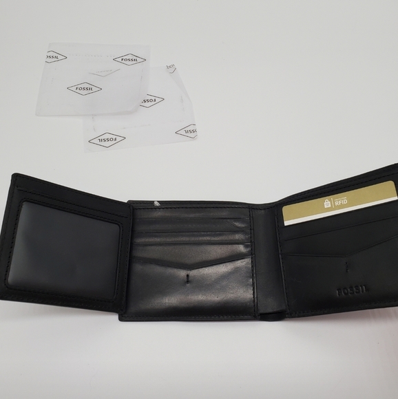 💛Fossil Allen RFID Traveler in Black - Picture 2 of 9